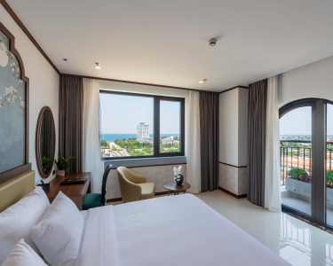 Premium Balcony: diện tích  25m² (ban công, view biển và thành phố)
