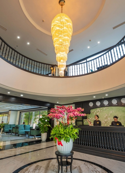 Lễ tân Grand Luxury Hotel