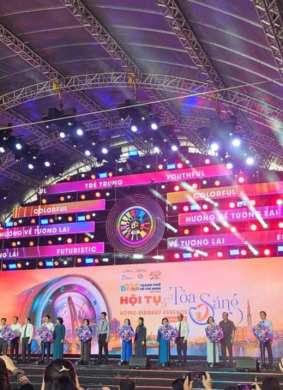 ‘Một trời tour’ mới tại Ngày hội Du lịch TP.HCM 2025, khách chờ tư vấn từ sáng đến trưa