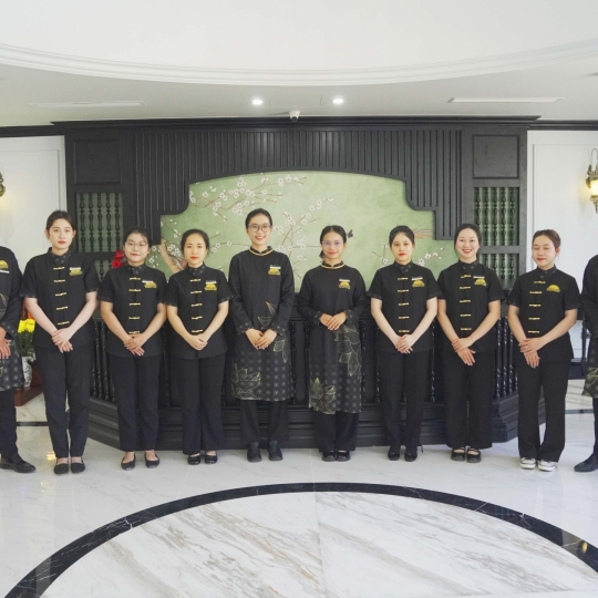 Đội ngũ Grand Luxury Hotel