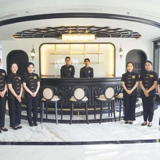 Đội ngũ Grand Luxury Hotel